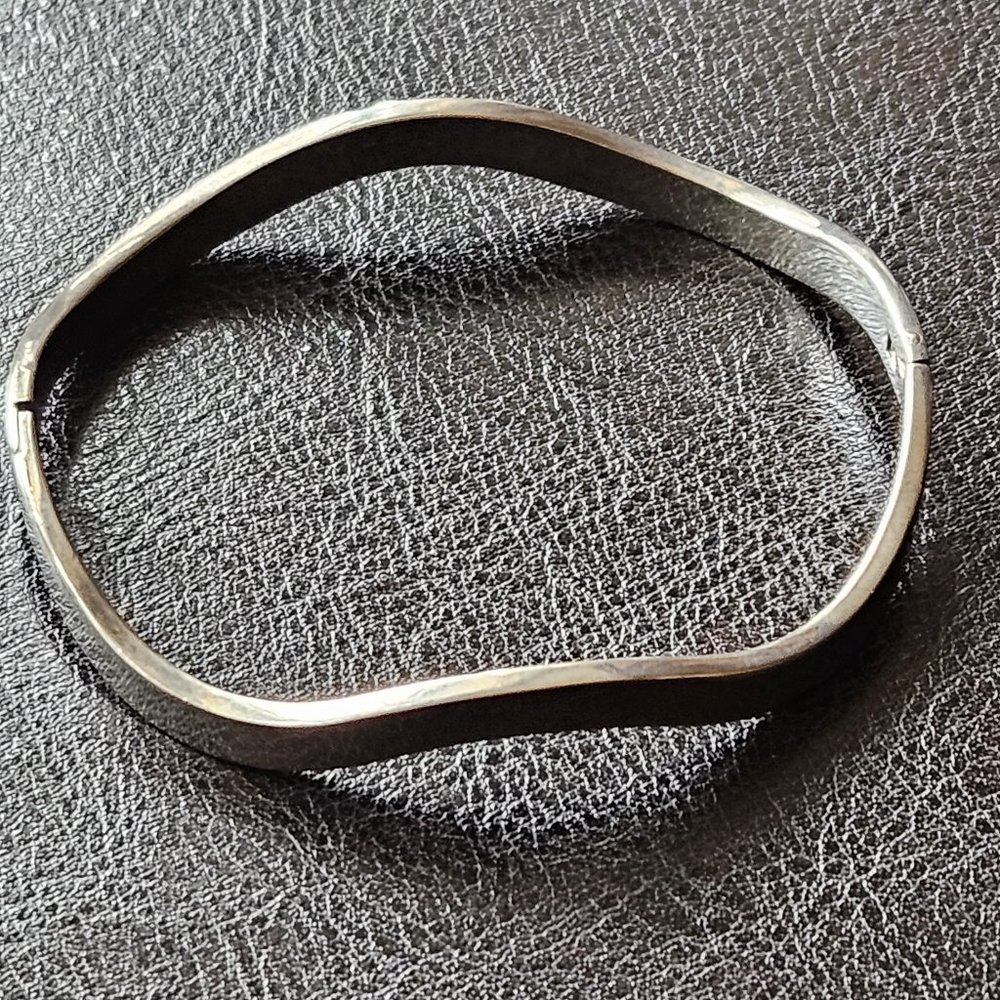 wavy silver tone bracelet bangle